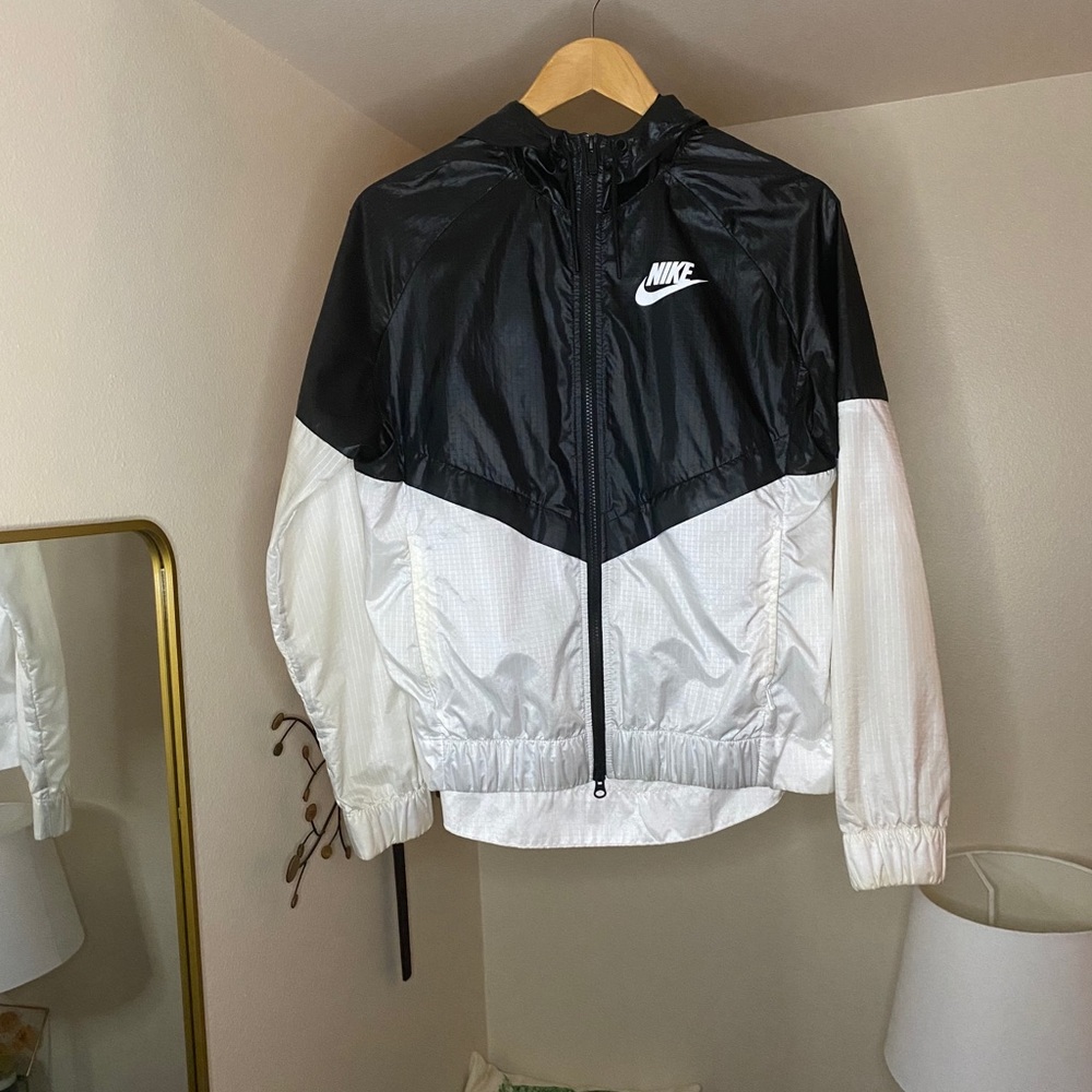 Nike Black and White Women's Jacket GUC